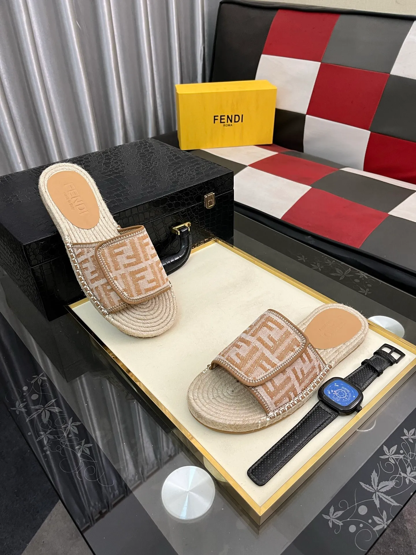 Men's shoes💰320⌚️⌚️[FENDI~Fendi slippers] High-end men's shoes brand official website 1:1 latest masterpiece: original mold customization, fabrics made of imported original materials, upgraded outsole, lighter, top quality in the market, simple and tasteful, a must-have for fashionistas, fashion is at your feet, full of confidence, the same style at the counter👍The season of summer slippers is here. Yardage: 38-44. Can be customized45.46.47